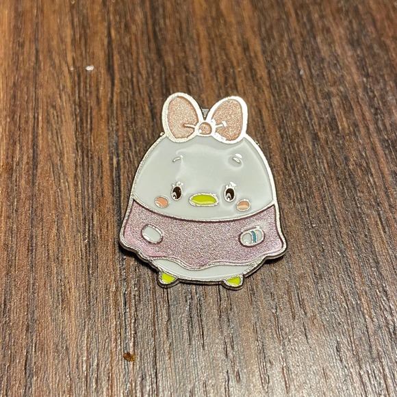 Disneyland Hong Kong Daisy Duck Bow Round Ufufy Pastel Pin 2017 - Picture 1 of 5